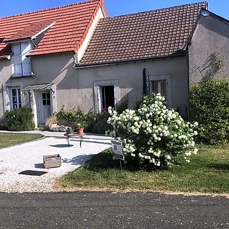 לינה וארוחת בוקר Le Puits De La Montree 3*