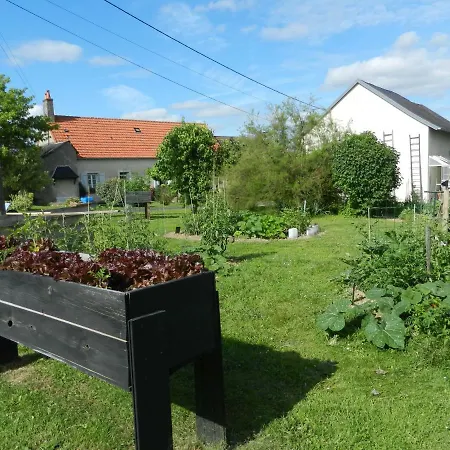 Le Puits De La Montree Bed & Breakfast 3*